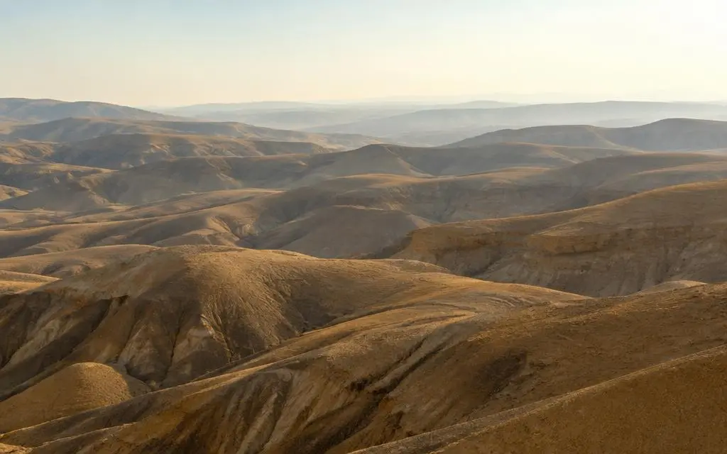 Vista de Deserto da Judeia, região bíblico em Israel e Cisjordânia, entre Jerusalém e o Mar Morto