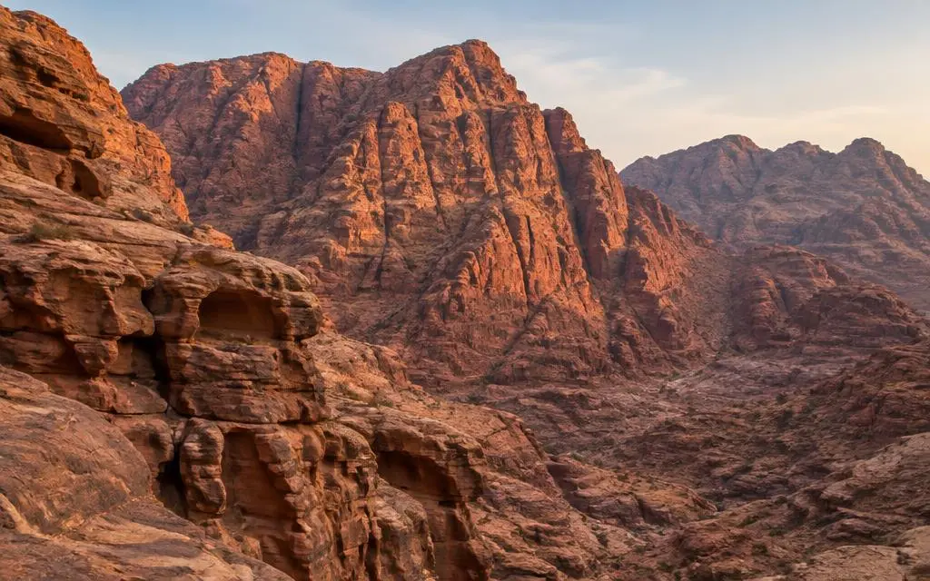 Vista de Edom, região bíblico em Sul da Jordânia