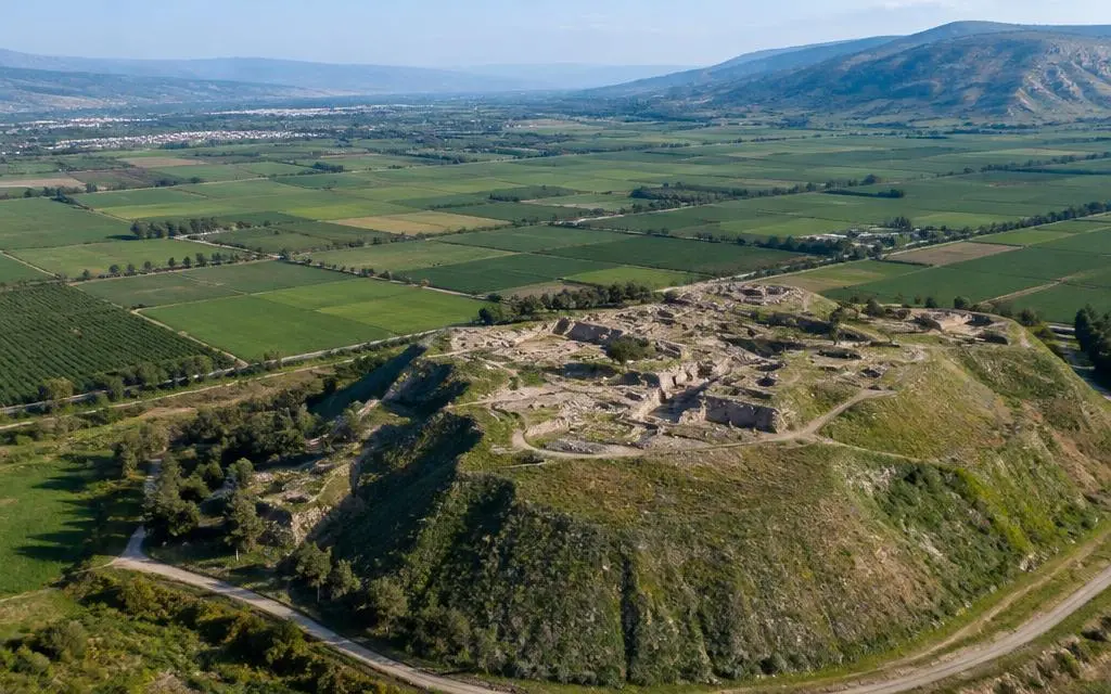 Megido (Armagedom) na Bíblia — Cidade em Tel Megiddo, Israel Vista de Megido (Armagedom), cidade bíblico em Tel Megiddo, Israel