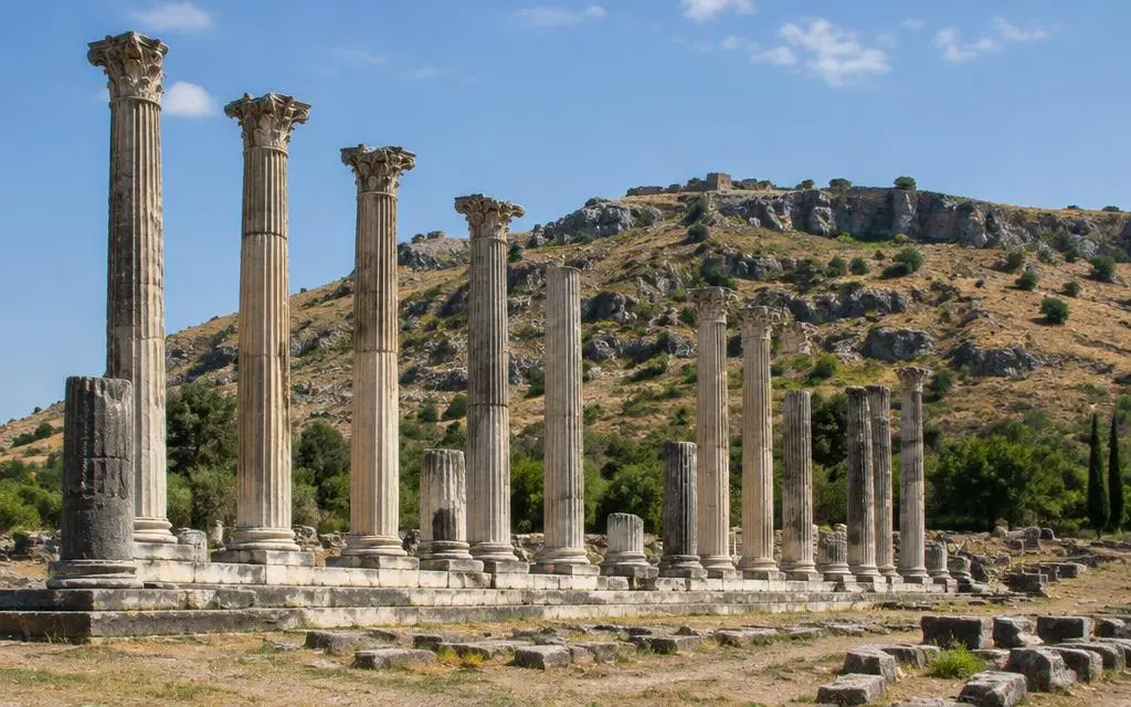 Vista de Sardes, cidade bíblico em Sart, Turquia