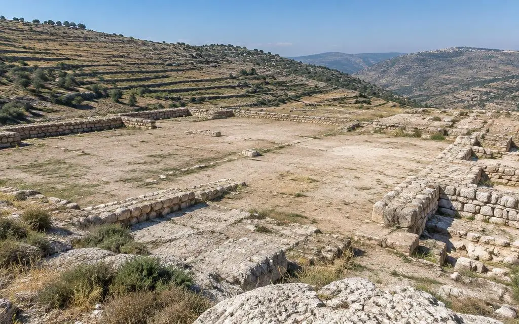 Vista de Siló, cidade bíblico em Khirbet Seilun, Cisjordânia